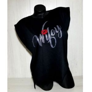 Wifey with the Lips!Ladies' Flowy Muscle Tee.